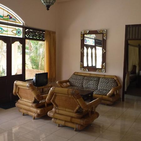 ホテルOmbak Putih Bungalows ヌサドゥア エクステリア 写真