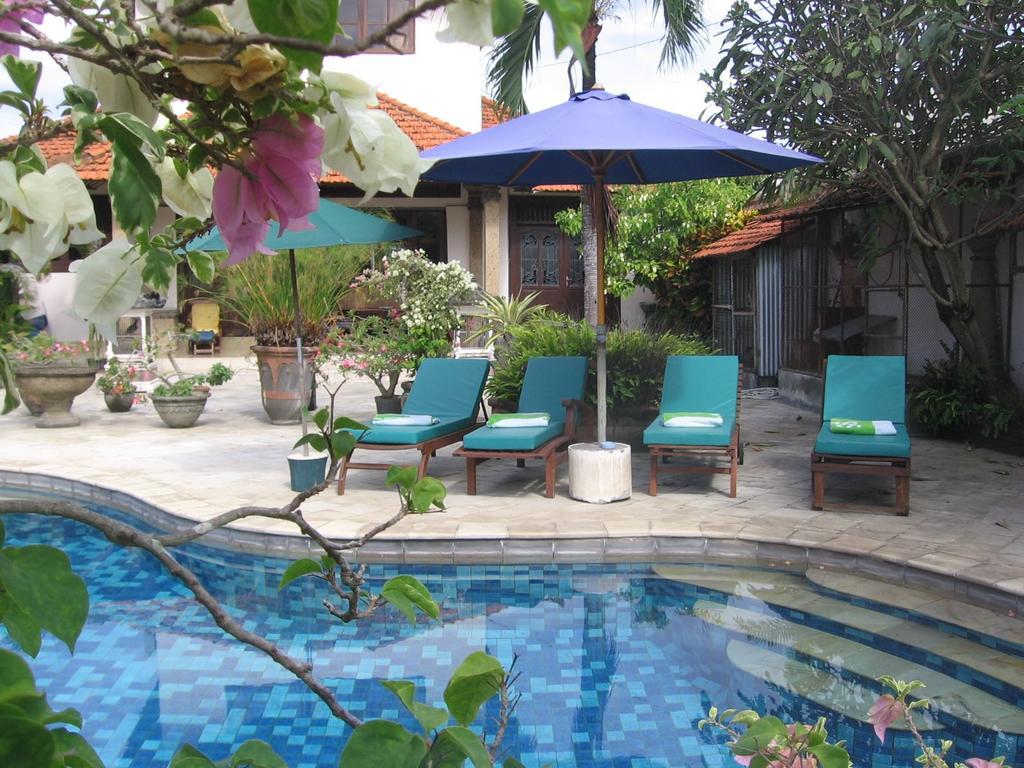 ホテルOmbak Putih Bungalows ヌサドゥア エクステリア 写真