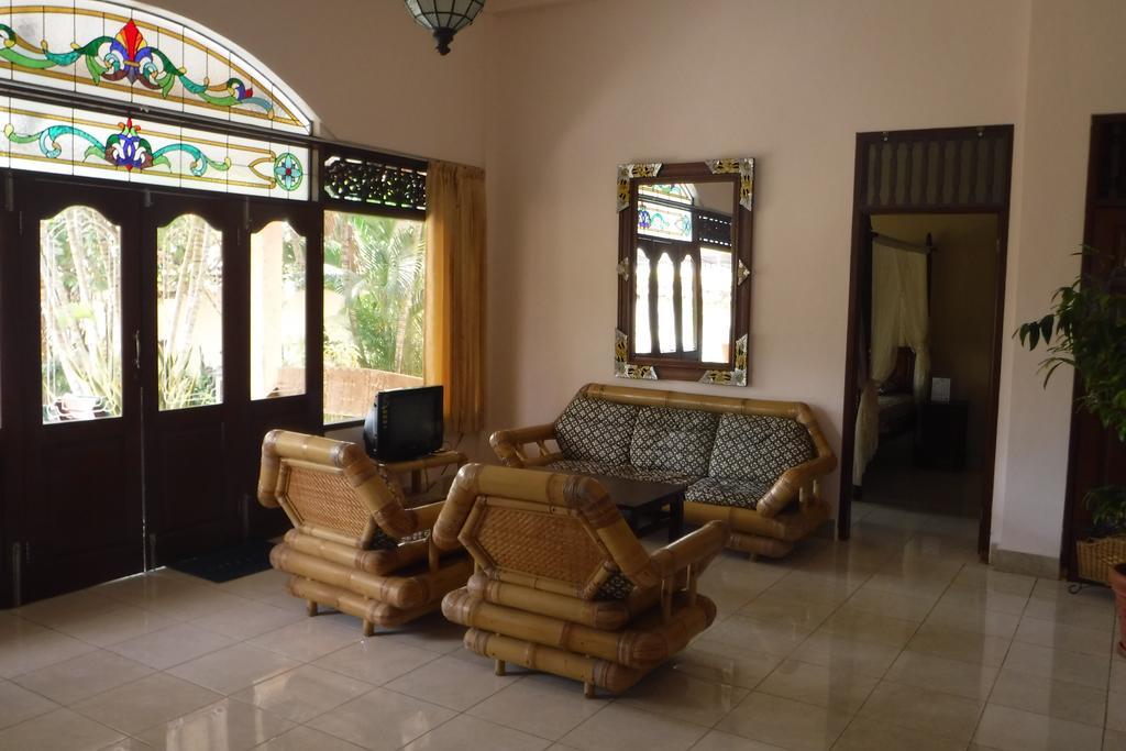 ホテルOmbak Putih Bungalows ヌサドゥア エクステリア 写真