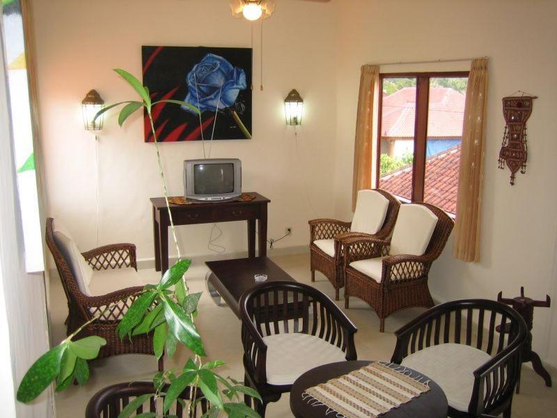 ホテルOmbak Putih Bungalows ヌサドゥア エクステリア 写真